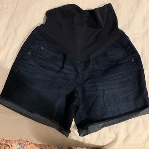 A Glow Maternity Short Size 8